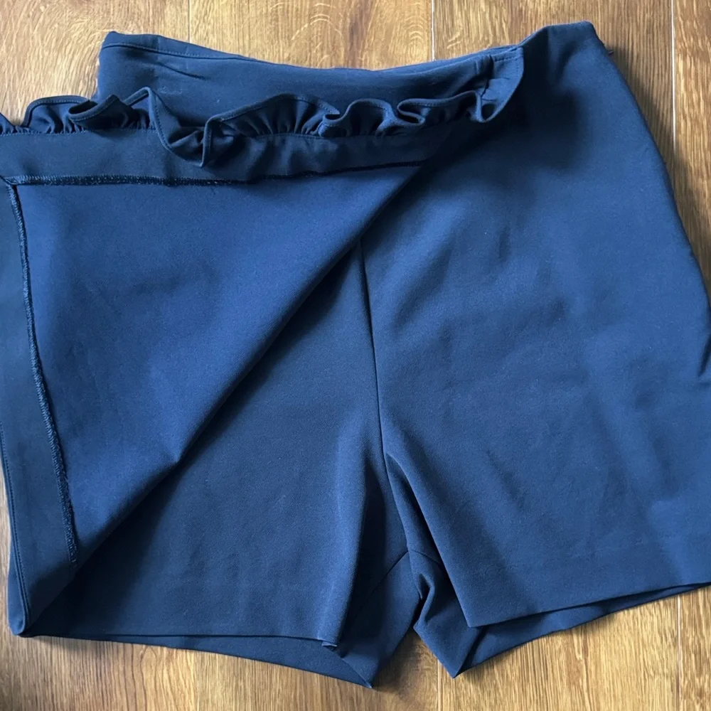 Express Navy Ruffle Women's Skort - Picture 3 of 5